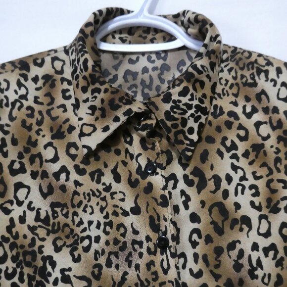 Unbranded | P2P 18 inches measured | Leopard Print Button Down Shirt - Picture 4 of 14